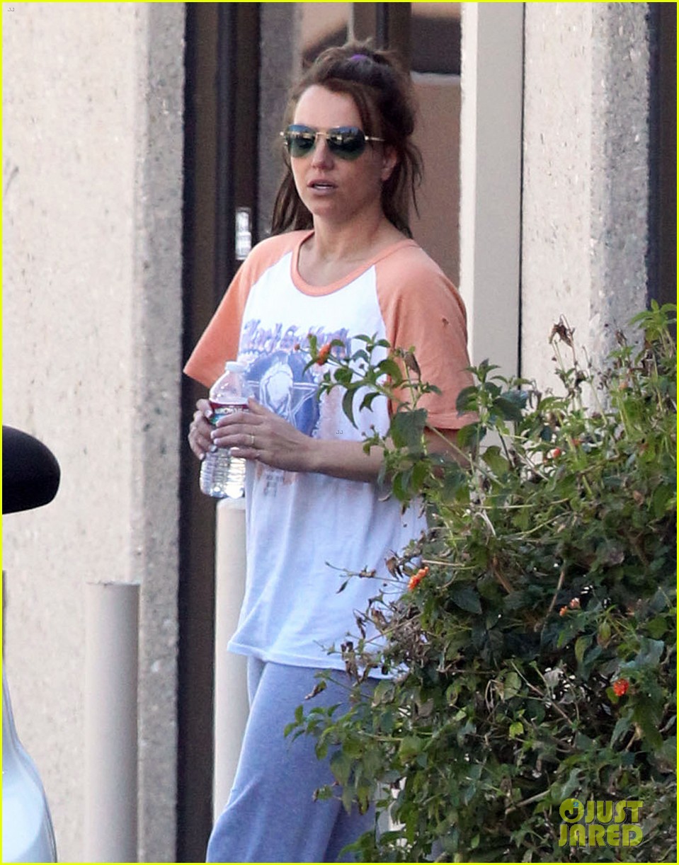 Britney Spears Brunette At The Dance Studio Photo Britney Spears Photos Just