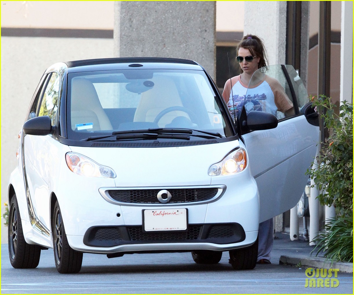 Britney Spears Brunette At The Dance Studio Photo Britney Spears Photos Just