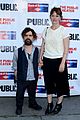 anne hathaway julianna margulies hubby keith lieberthal step out for the public 04