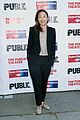 anne hathaway julianna margulies hubby keith lieberthal step out for the public 05