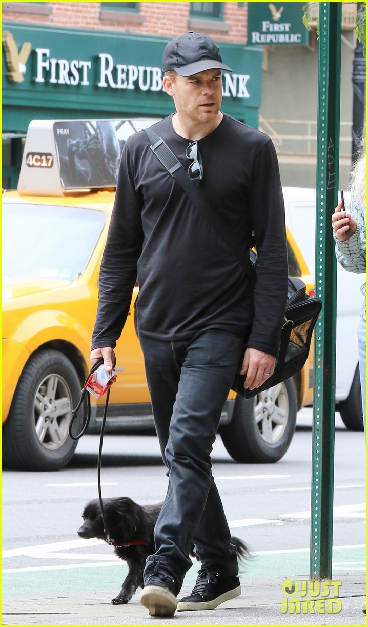 michael c hall and wife morgan macgregor take their dog for a walk 023905838