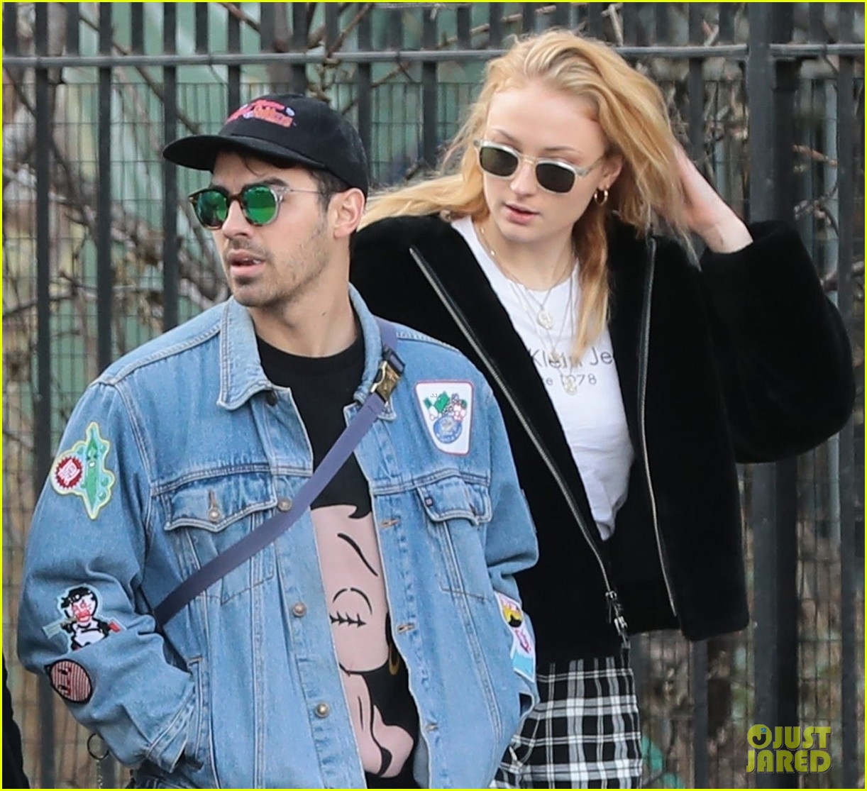 joe jonas and sophie turner couple up for saturday morning stroll 054022064