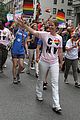 cynthia nixon pride parade nyc 2018 04