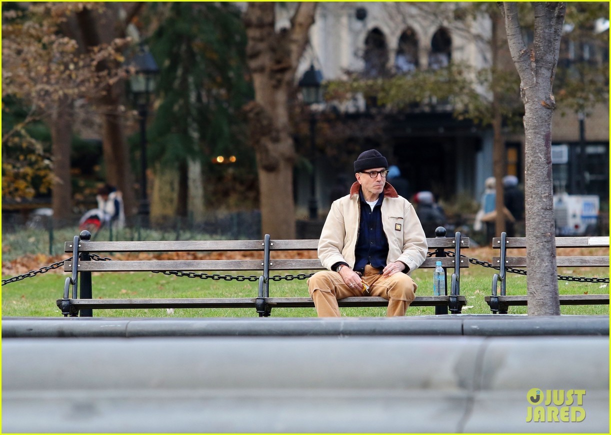 daniel day lewis enjoys some quiet time on new york park bench 054192552