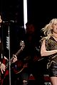 carrie underwood performs with joan jett at cma fest 07