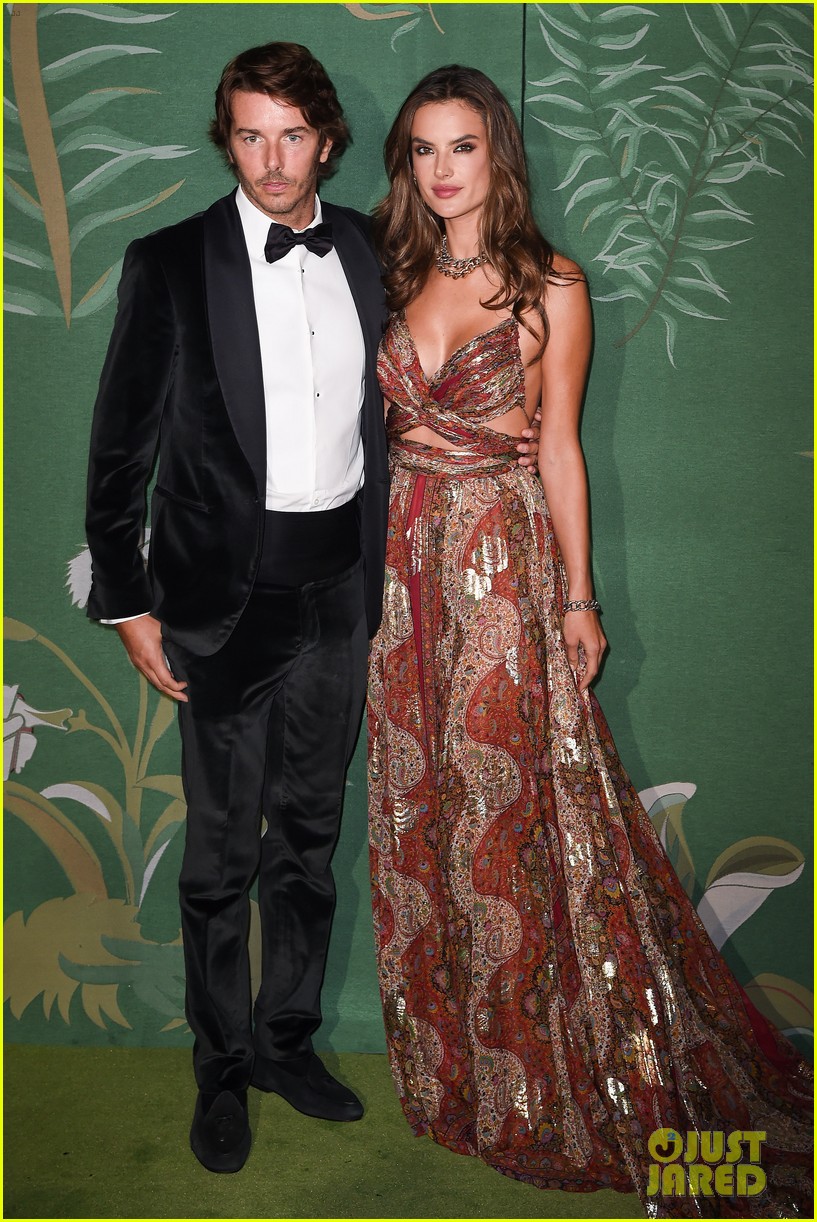 candice swanepoel alessandra ambrosio more step out for green carpet fashion awards 014358862