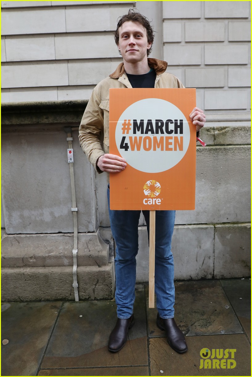 natalie dormer tackles gender pay gap at international womens day march in london 024447598