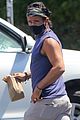 colin farrell shows off arms picking up lunch 02