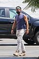 colin farrell shows off arms picking up lunch 03