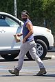 colin farrell shows off arms picking up lunch 05