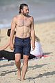 joel edgerton fit shirtless bod at the beach 03