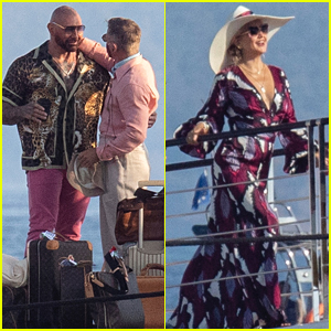 Daniel Craig Hugs Dave Bautista on 'Knives Out 2' Set with Kate Hudson & More - See the Photos!