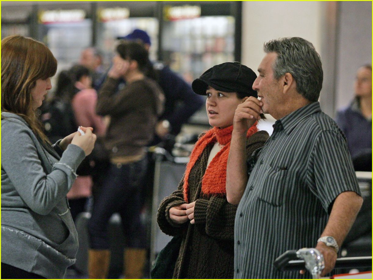 kelly clarkson airport 032419336