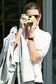 jessica biel taking pictures with camera 02