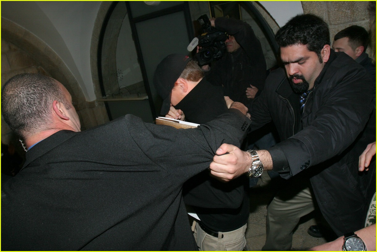 Leonardo DiCaprio Storms Israel Photo 2415700 Bar Refaeli, Leonardo(00)