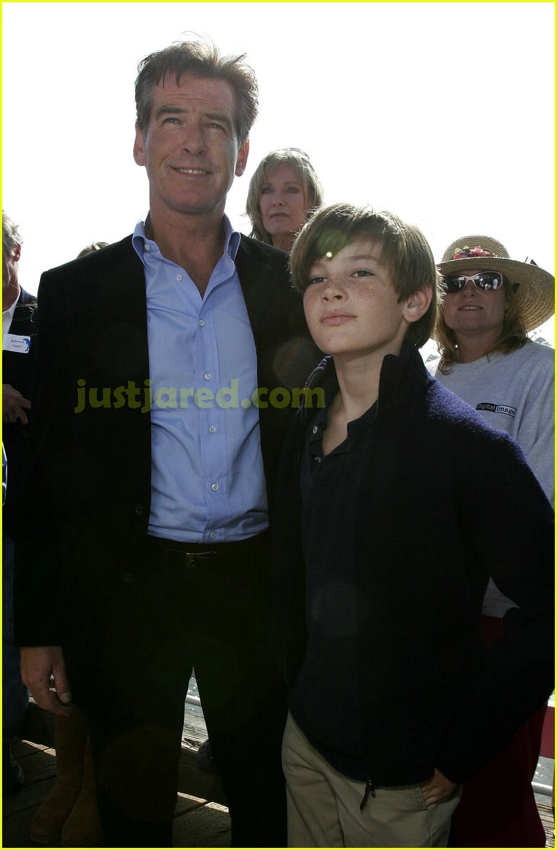 Celebrities Who Became Grandparents Young, Before Age 55 | Us Weekly, image size:800x1222