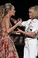 carrie underwood country music awards 2007 32