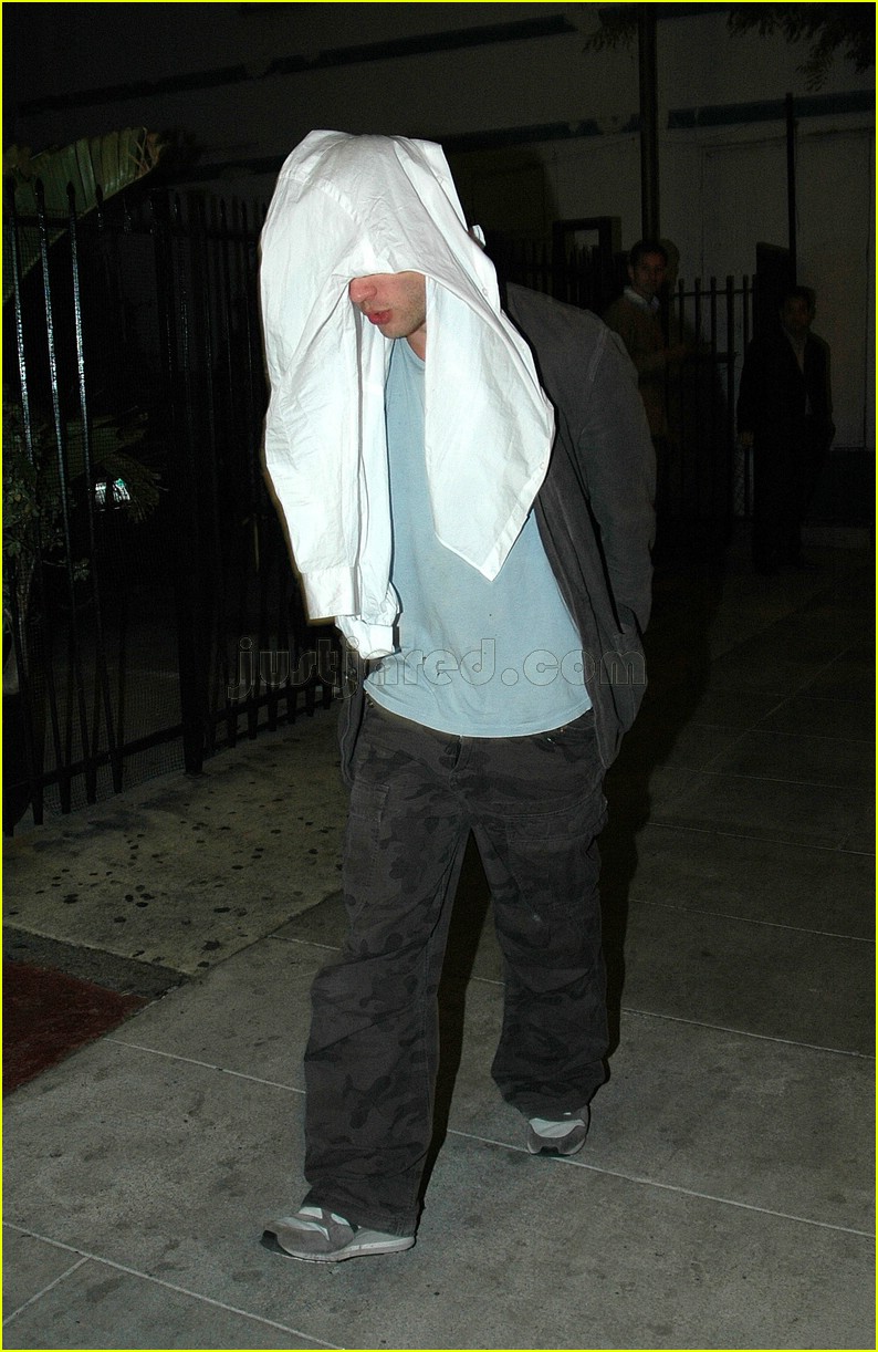 ryan phillippe covering face 04