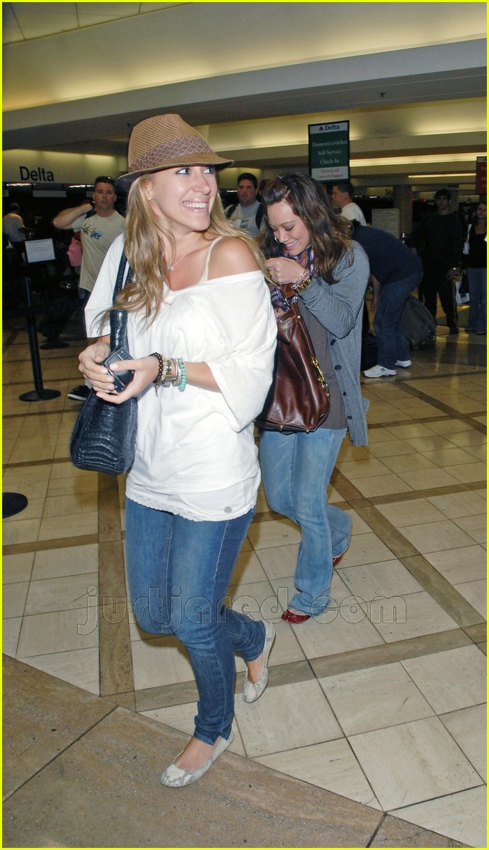 hilary haylie duff airport 16