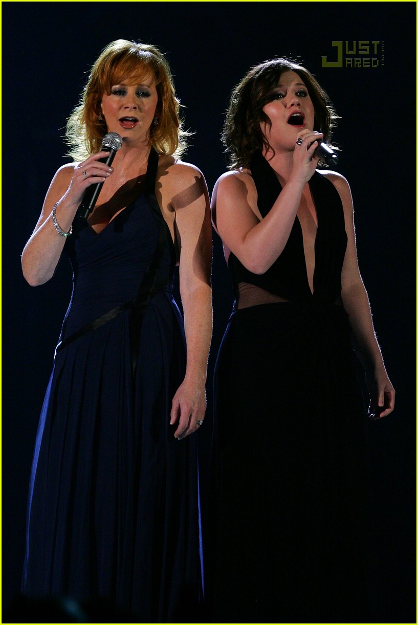 kelly clarkson academy of country music awards 05