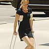 gwyneth paltrow crutches 02