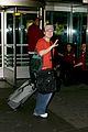 kelly clarkson nyc airport 01