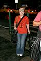 kelly clarkson nyc airport 02