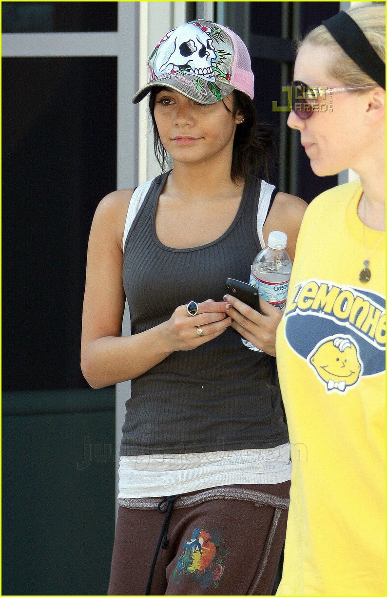 vanessa hudgens working out 01