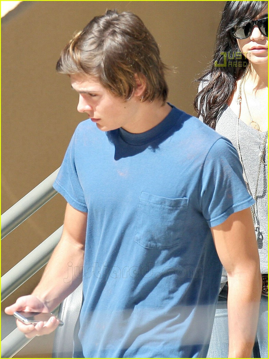 Zanessa: Pizza Pizza!: Photo 612691 | Vanessa Hudgens, Zac Efron