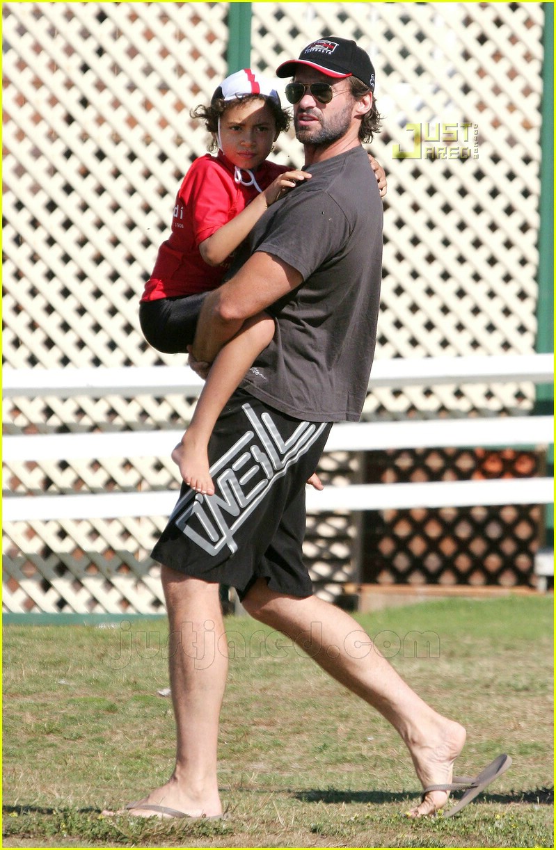 Photo: hugh jackman nipper training 03 | Photo 693671 | Just Jared ...