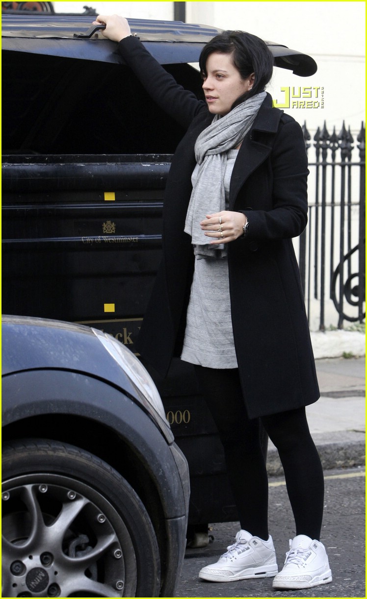 lily allen wee baby bump 08813481