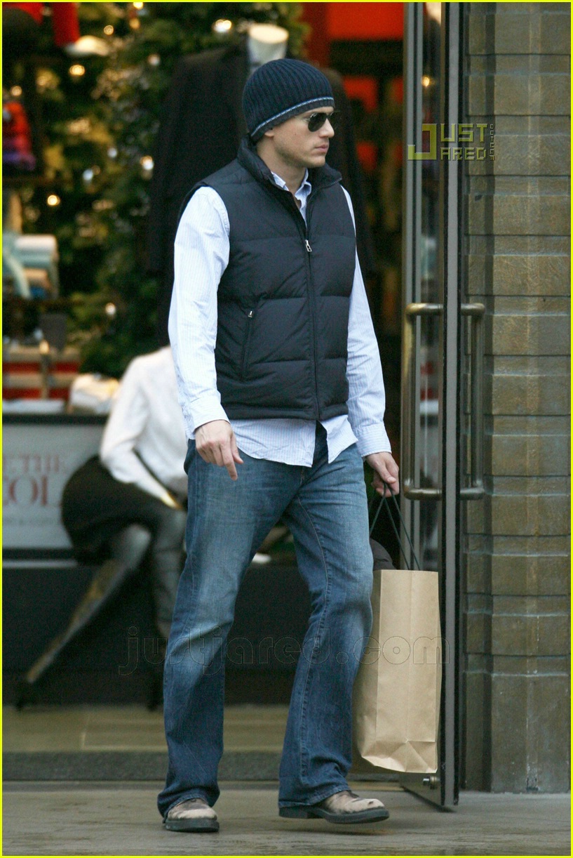 wentworth miller christmas shopping 07809811