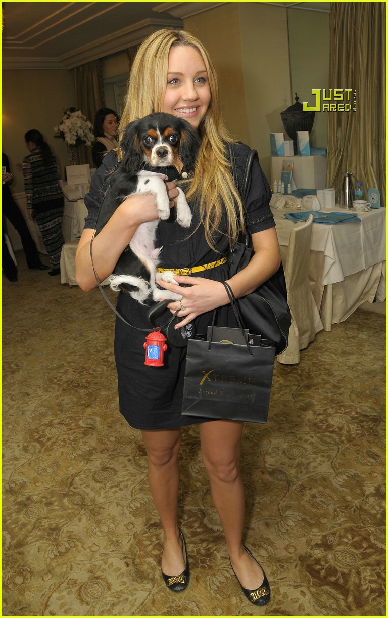 Amanda Bynes Has Puppy Love Photo 847341 Photos Just Jared(02)