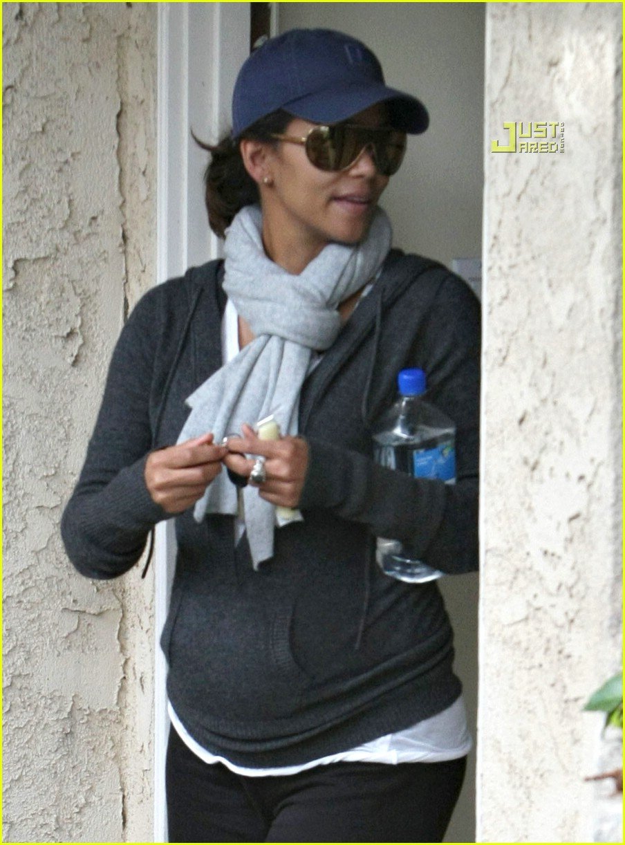 Halle Berry Two Nurseries, Double the Fun Photo 831431 Photos(00)