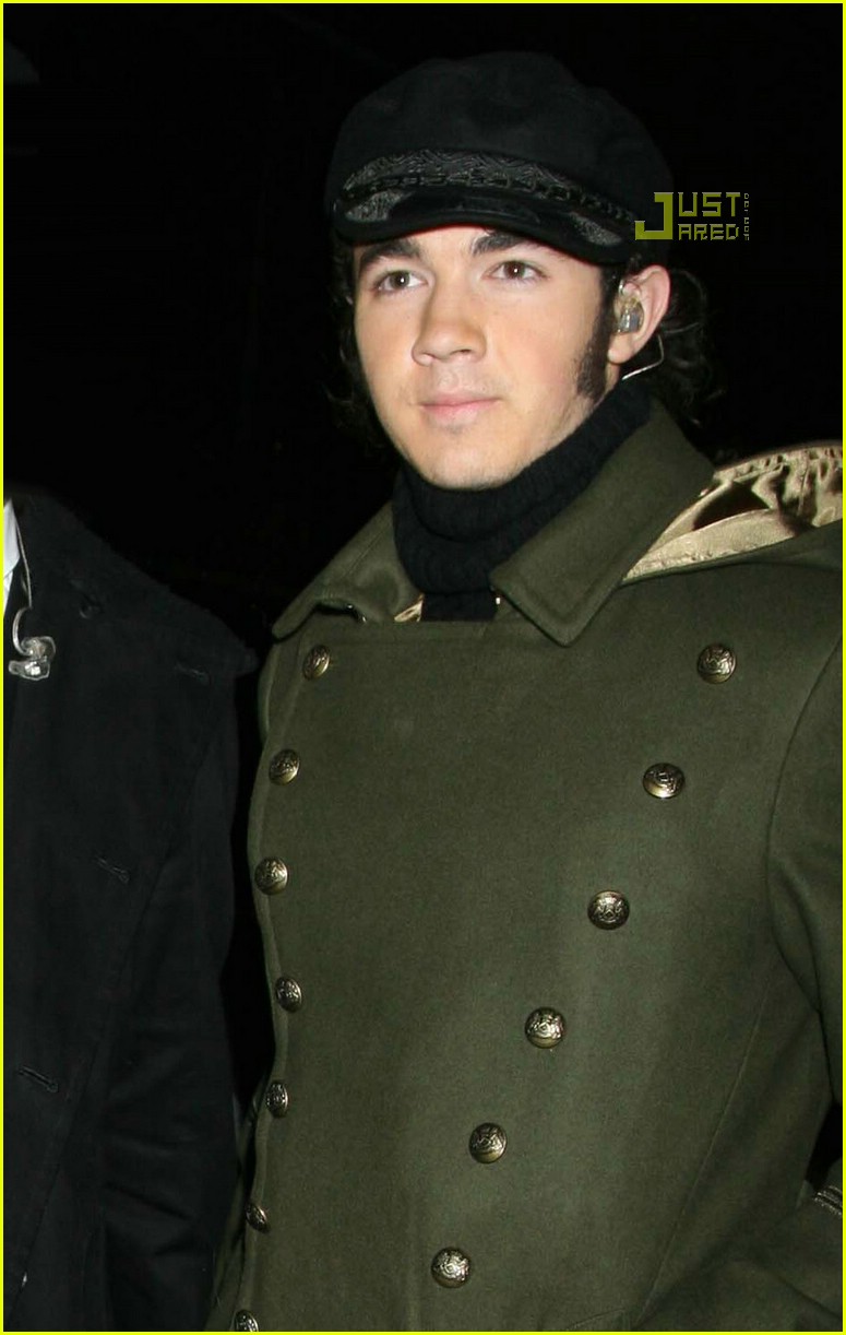 Jonas Brothers display picture 1