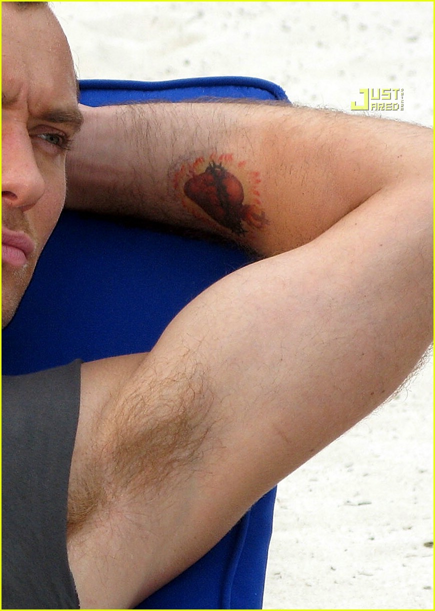 Jude Law is a Beach Boy: Photo 876641 | Jude Law Photos | Just Jared:  Entertainment News, image size:870x1222