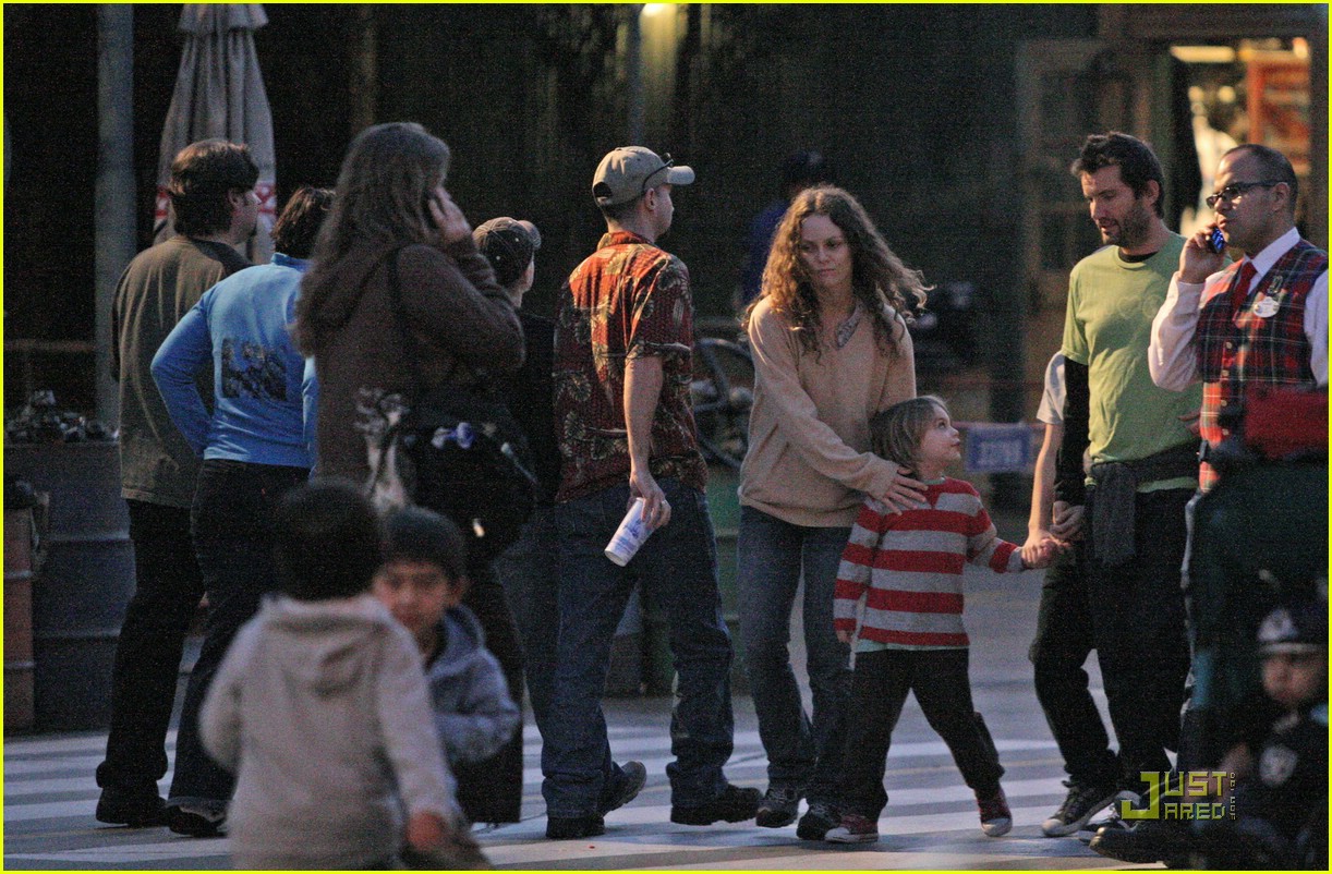 Johnny Depp's Kids Do Disneyland: Photo 925991 | Photos | Just Jared ...