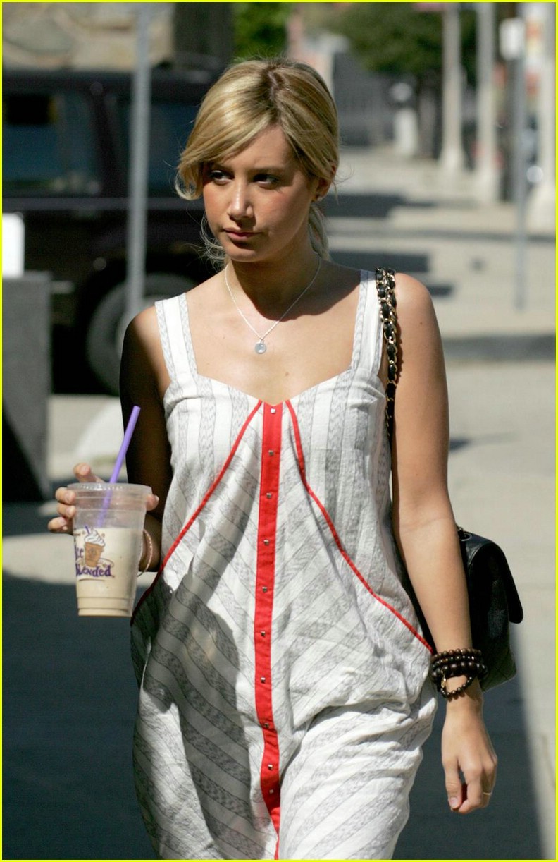 ashley tisdale juicty couture 021013541