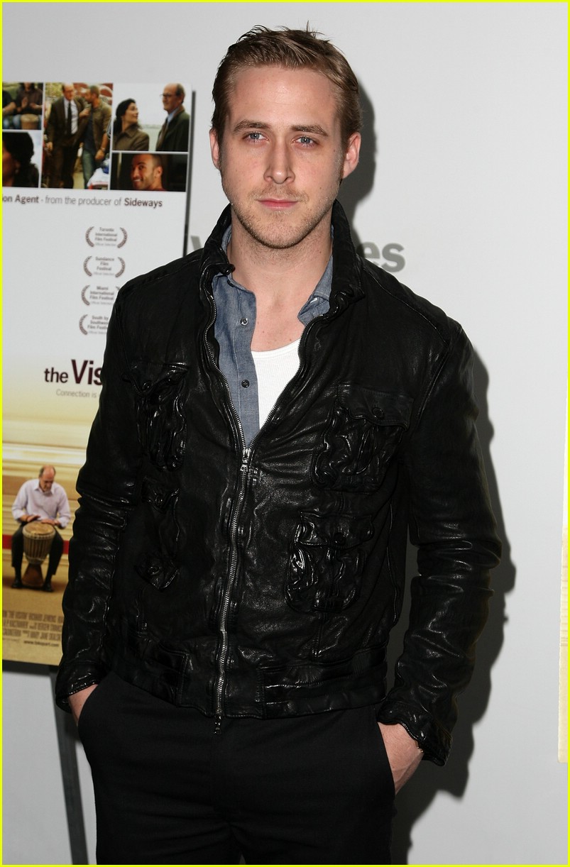 Ryan Gosling is The Visitor: Photo 1039371 | Photos | Just Jared