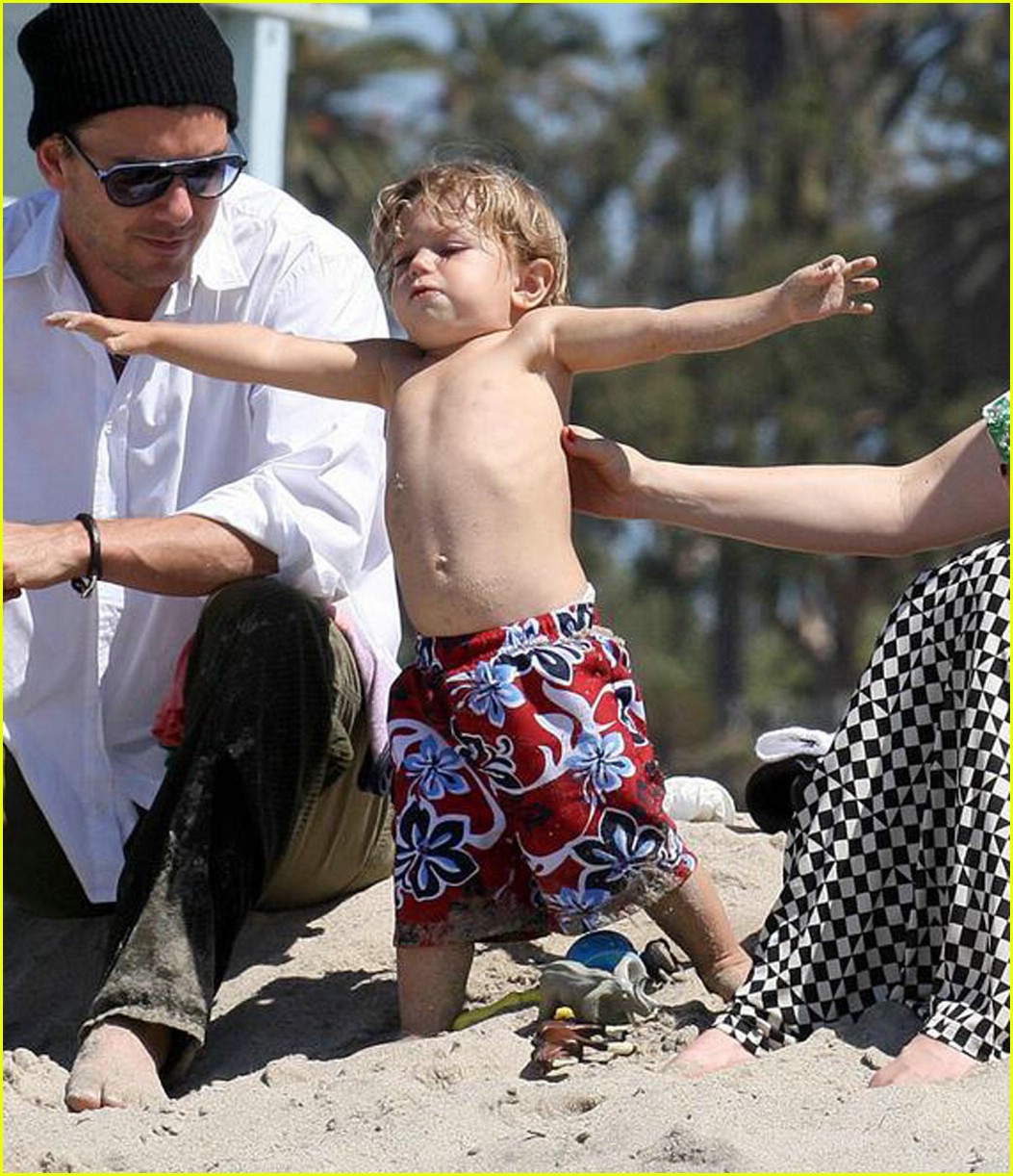 Kingston Rossdale's Beach Bonding Time Photo 1063111 Photos Just