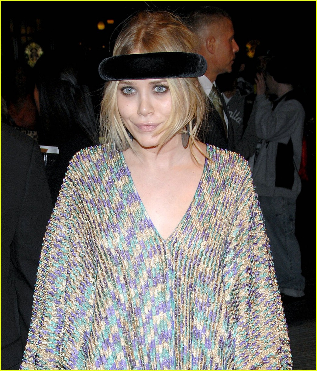 mary kate olsen new years in april 02