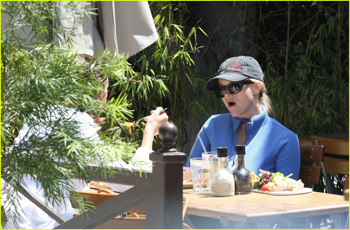 reese witherspoon lunch 051070881
