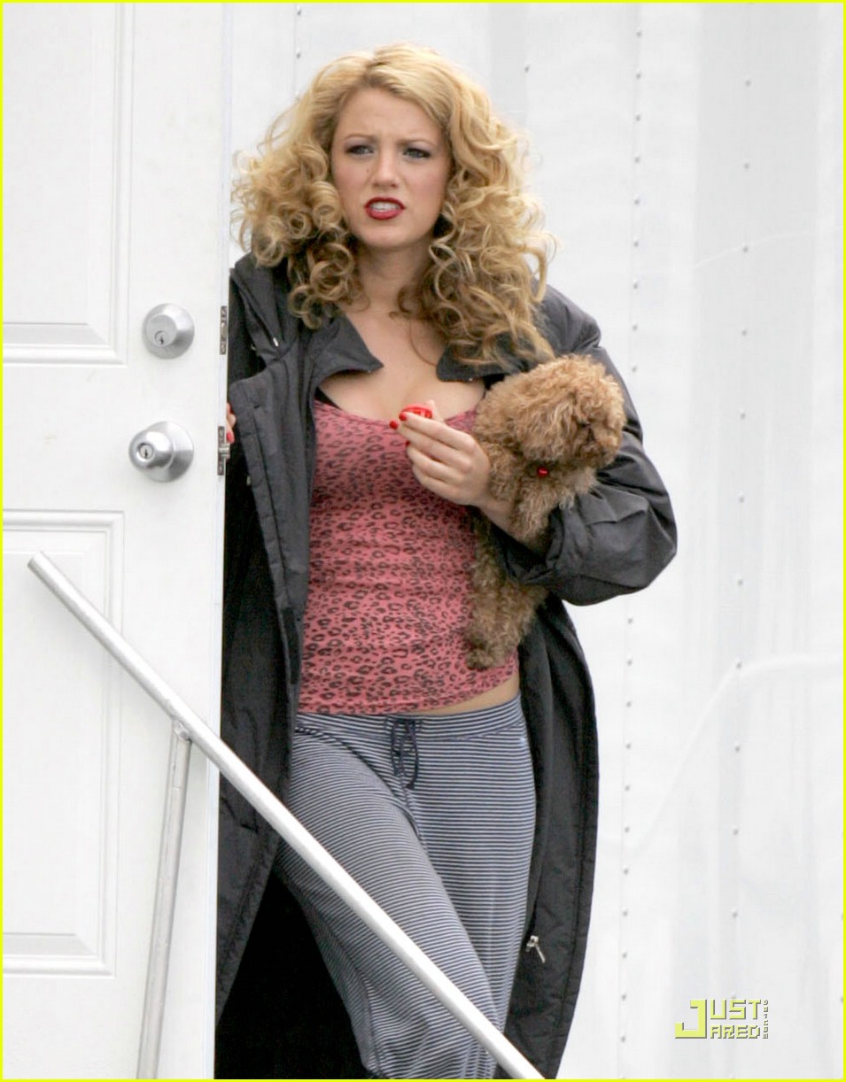 blake lively curly 011168971