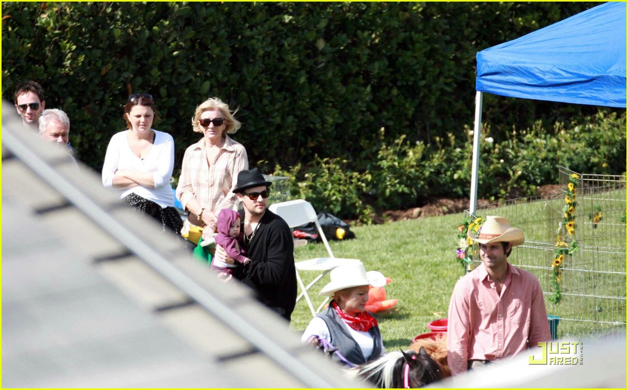 Happy Birthday, Kingston Rossdale!: Photo 1157071 | Photos | Just Jared