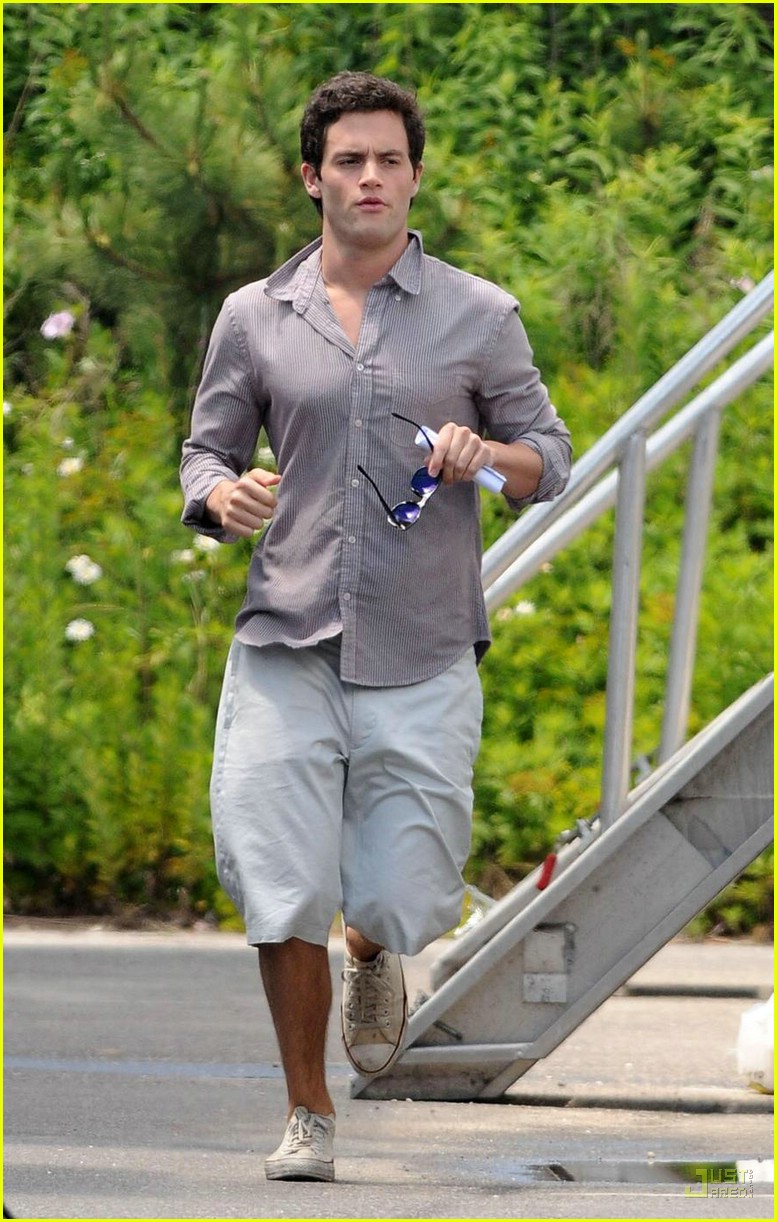 Penn Badgley is Shirtless: Photo 1213861 | Photos | Just Jared