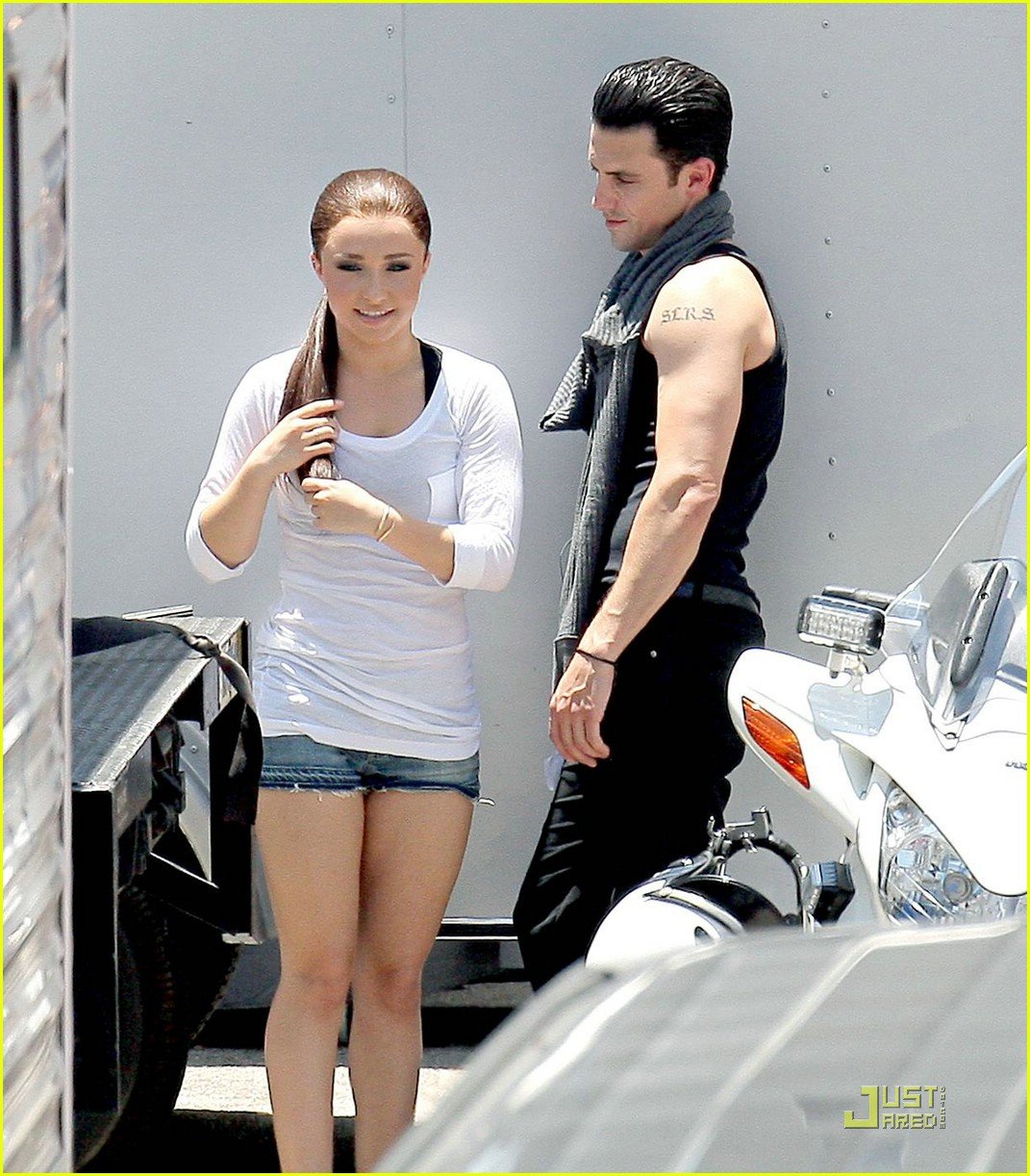 Hayden & Milo Get Hot and Heavy on 'Heroes' Set Photo 1219801 Photos