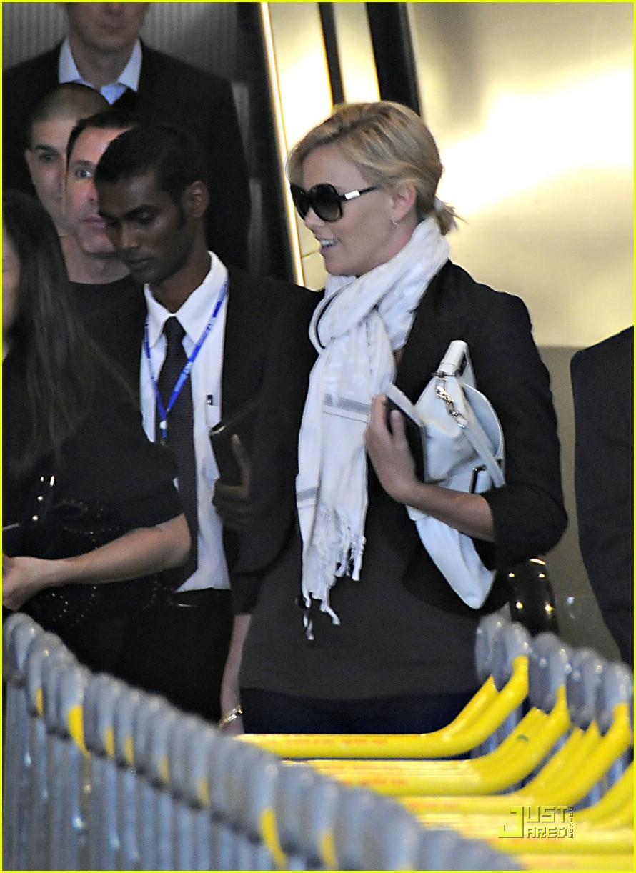 charlize theron french flight 021202691