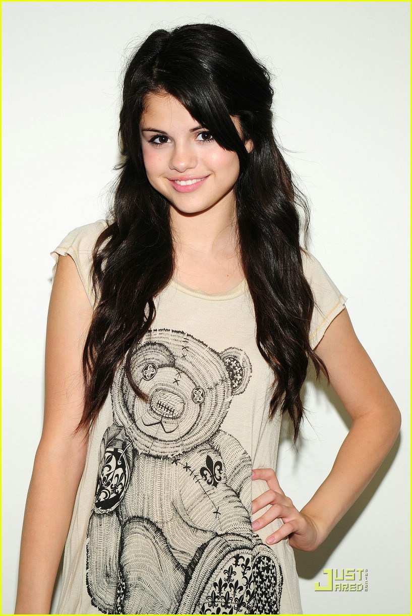 Selena Gomez: Hello Yellow!: Photo 1307601 | Photos | Just Jared