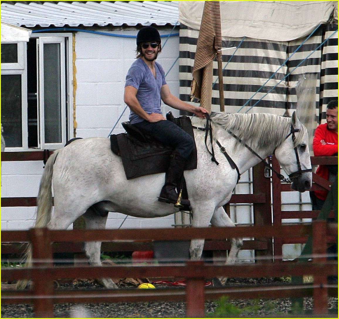 jake gyllenhaal horseback riding 041246771