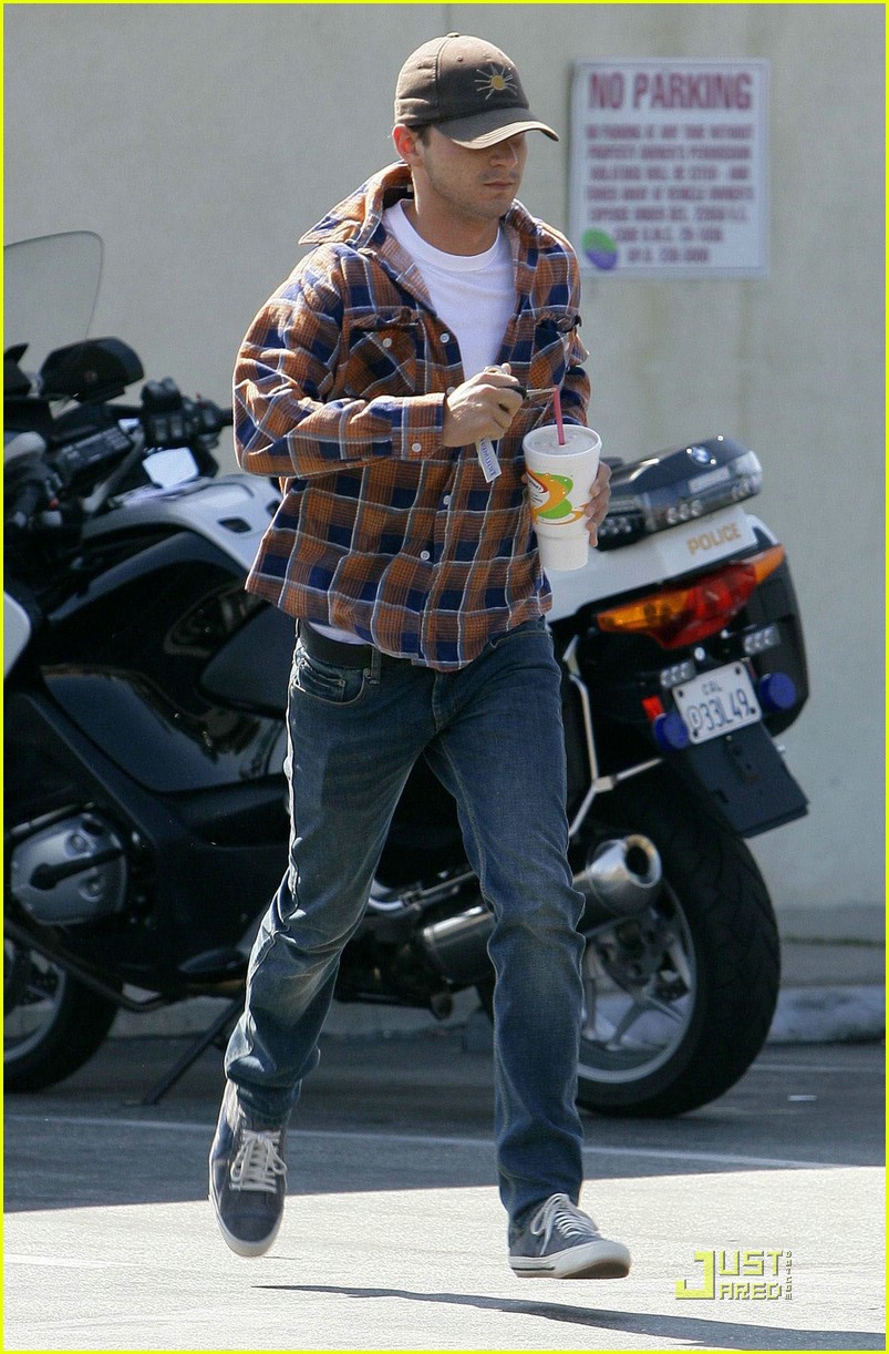 Shia Labeouf Makes Robek's Run from the Cops Photo 1291711 Photos
